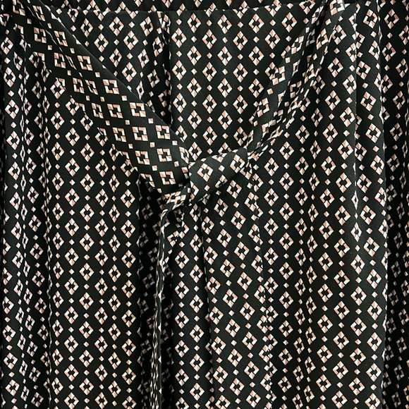 Torrid Black Geometric Cropped Pants with Tie - Picture 3 of 4